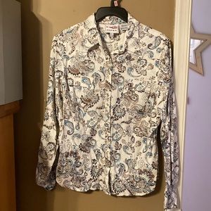 Authentic Roper shirt with pearl covered snaps. Cream and brown/blue paisley